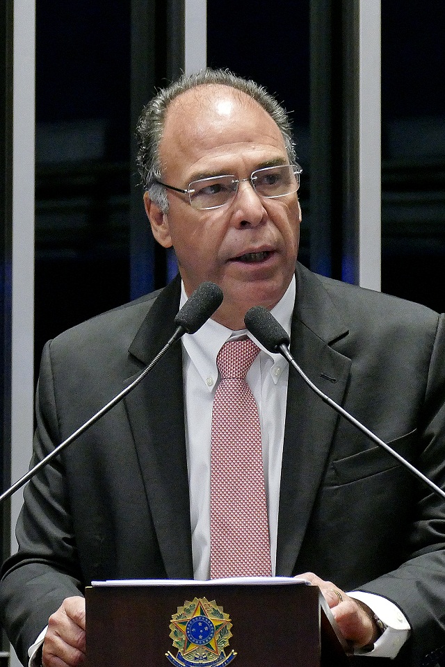 Plenário do Senado Federal durante sessão deliberativa extraordinária para votar indicação de Alexandre de Moraes para ser ministro do Supremo Tribunal Federal (STF). Em discurso, à tribuna, senador Fernando Bezerra Coelho (PSB-PE). Foto: Roque de Sá/Agência Senado