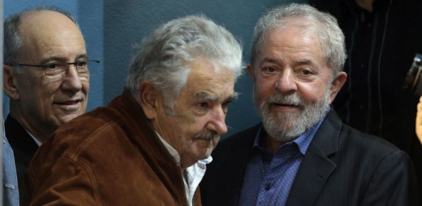 o-ex-presidente-luiz-inacio-lula-da-silva-e-o-ex-presidente-uruguaio-pepe-mujica-participam-da-abertura-da-etapa-estadual-do-congresso-nacional-do-pt-em-sao-paulo-1494029067698_615x300