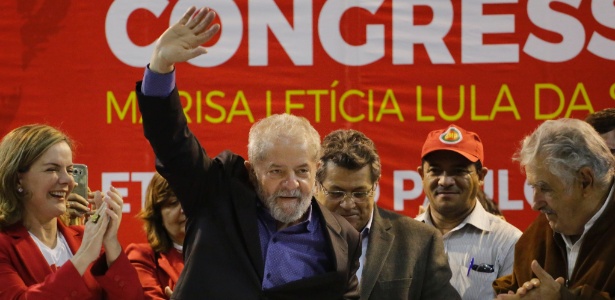 o-ex-presidente-luiz-inacio-lula-da-silva-participa-da-abertura-da-etapa-estadual-do-6-congresso-nacional-do-pt-em-sao-paulo-1494029268281_615x300