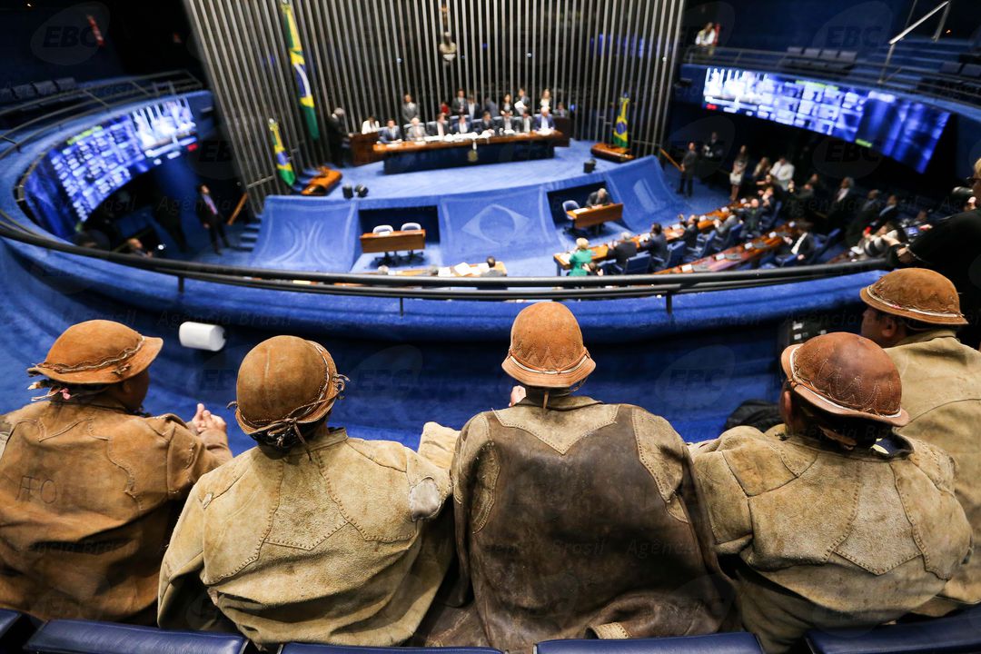 Brasília - O Congresso Nacional promulga a Emenda Constitucional 96, chamada PEC da Vaquejada, que regulamenta os esportes equestres, como o rodeio, vaquejada, prova do laço e corridas  (Marcelo Camargo/Agência Brasil)