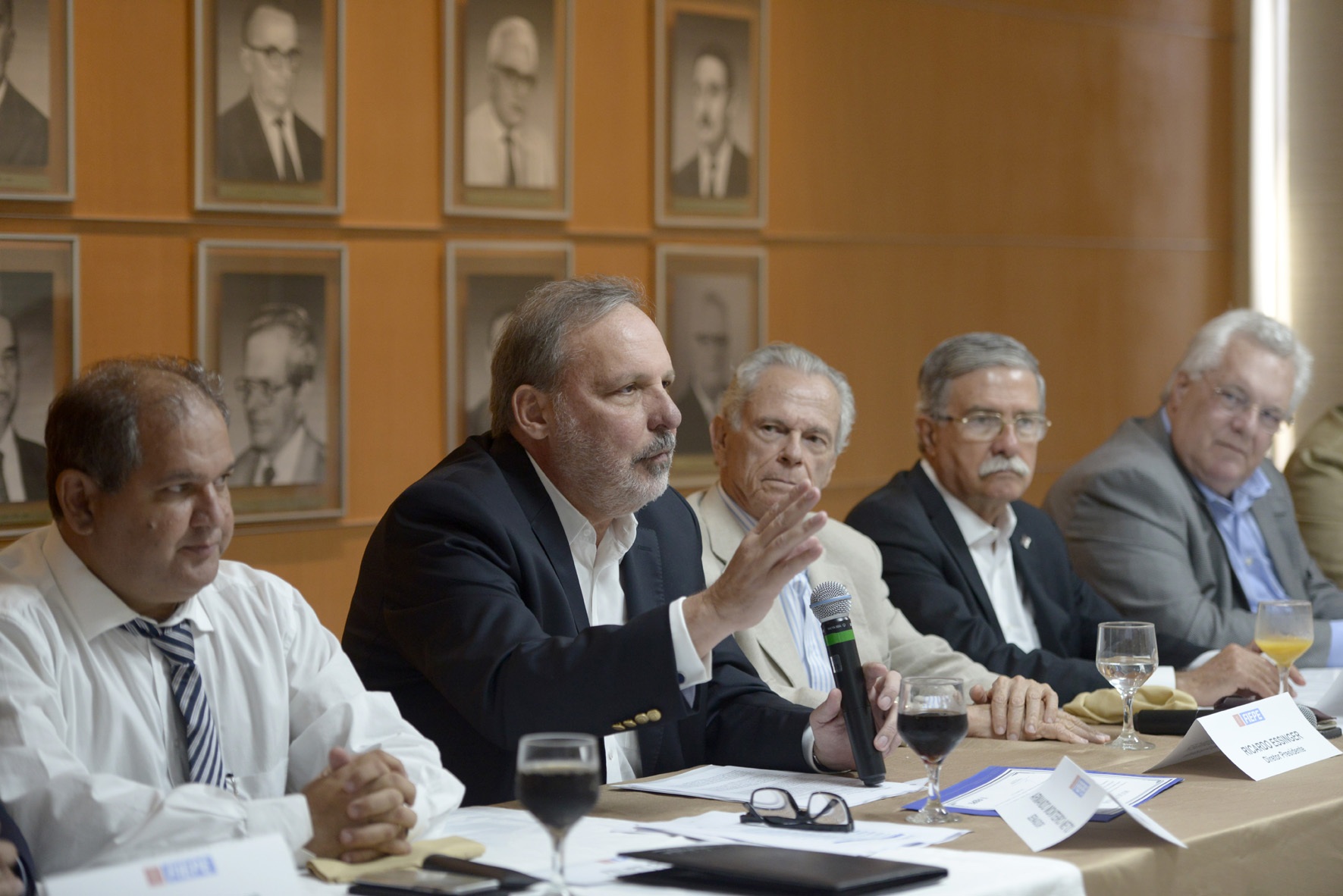 SENADOR ARMANDO MONTEIRO EM ALMOÇO/REUNIAO NA FIEPE Assunto : Senador Armando Monteiro em almoço/reuniao na FIEPE. Na pauta, as reformas Microeconomicas e o PLS 240/2017, que visa aumentar os dias de licença dos trabalhadores Recife / PE    23 / 02 / 2018 FOTO : Leo Caldas