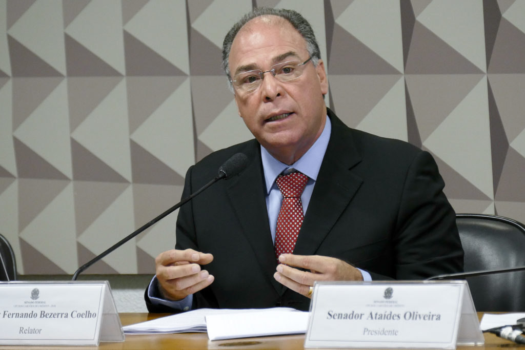 CPI dos Cartões de Crédito 2018 (CPICC) realiza reunião deliberativa para apresentação e votação do relatório final. À mesa em pronunciamento, relator da CPICC, senador Fernando Bezerra Coelho (MDB-PE). Foto: Roque de Sá/Agência Senado