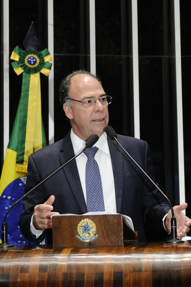 Plenário do Senado Federal durante sessão deliberativa extraordinária.  Em discurso, senador Fernando Bezerra Coelho (PMDB-PE). Foto: Waldemir Barreto/Agência Senado