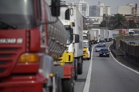 greve-caminhoneiros-17072018075217852