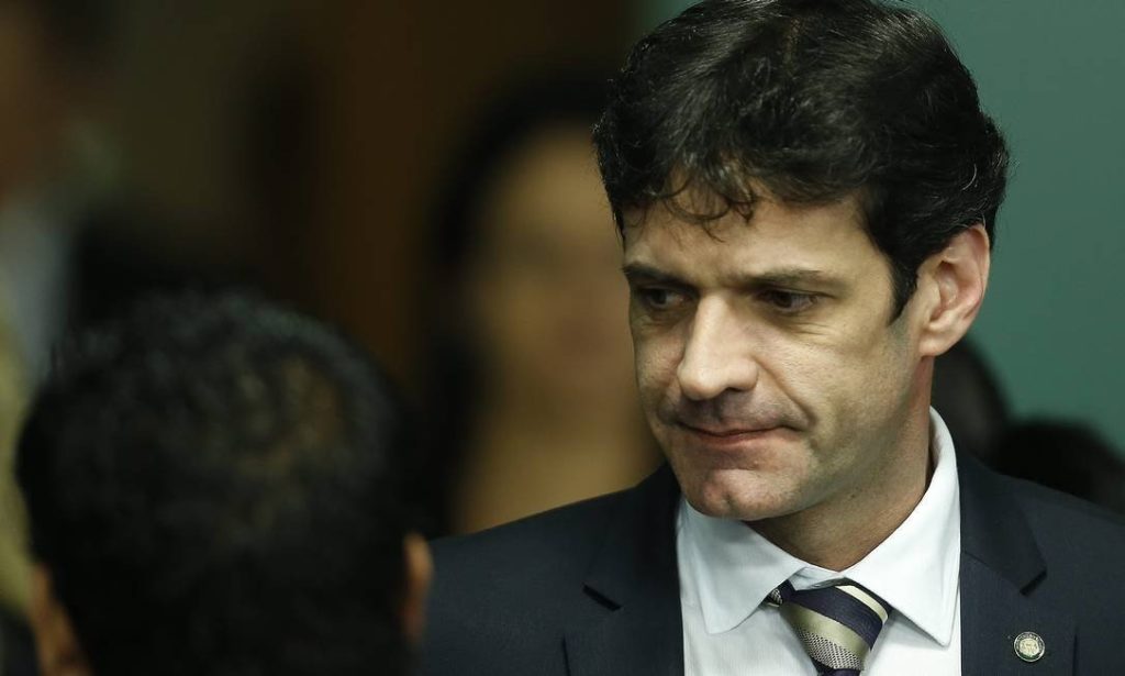 O ministro do Turismo, Marcelo Álvaro Antônio, está na berlinda sob suspeita de ter participado do esquema de candidaturas laranja investigado pela PF; agentes fizeram busca na sede do PSL em Minas Foto: Jorge William / Agência O Globo