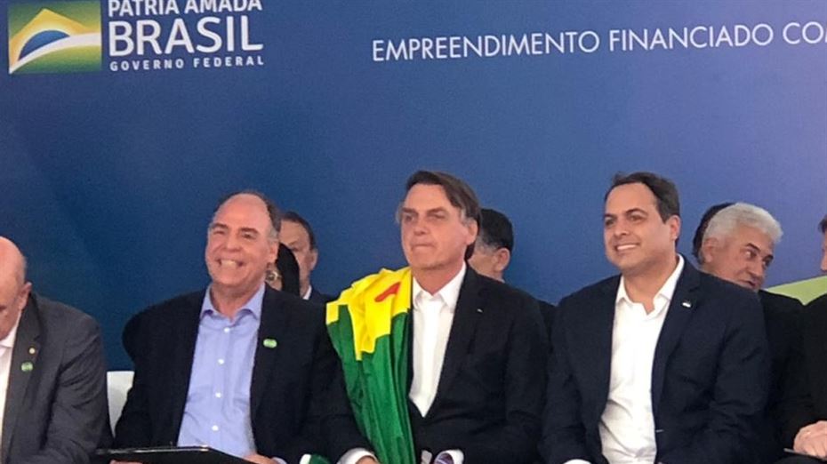 Líder do governo no Senado, Fernando Bezerra Coelho (MDB) e governador Paulo Câmara (PSB) acompanharam a inauguração ao lado do presidente Jair Boslonaro (PSL)