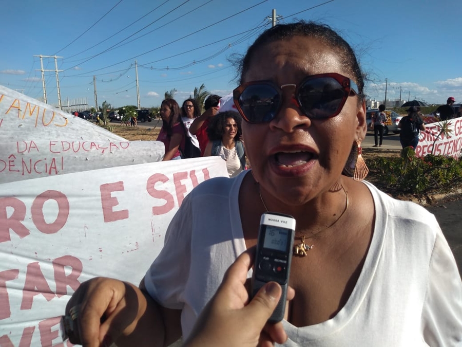 A vereadora Cristina Costa do (PT) dispara: “ele não nos representa”.