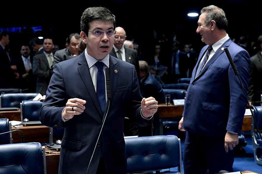 Senador Randolfe Rodrigues apresentou, junto com o colega de partido Fabiano Contarato, projeto de decreto legislativo e ação junto ao STF para que decreto presidencial seja considerada inconstitucional Waldemir Barreto/Agência Senad