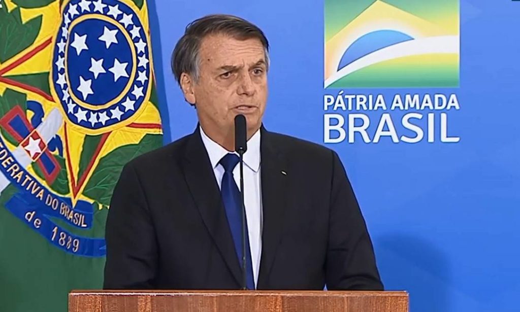 Bolsonaro assina decreto de posse e porte de armas para colecionadores e filiados a clubes de tiro Foto: Reprodução/NBR