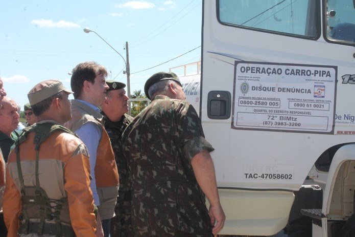 Operação Carro-Pipa atende o Nordeste e o Norte de Minas Gerais — Foto: Juliane Peixinho/ G1