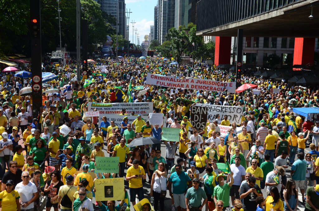 São Paulo - O Movimento Vem Pra Rua realiza manifestações em todo o país. O ato é em apoio à Operação Lava Jato e contra a corrupção e a forma de se fazer política no Brasil (Rovena Rosa/Agência Brasil)