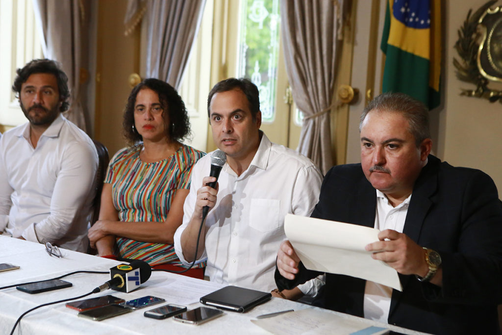 Governador Paulo Camara durante coletiva com o Centro e Operacoes de Emergencia de combate ao corona virus06