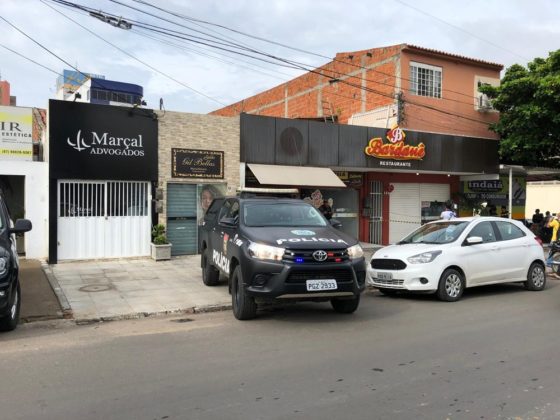 Homem-é-morto-dentro-de-restaurante-no-bairro-Atrás-da-Banca-em-Petrolina-560x420